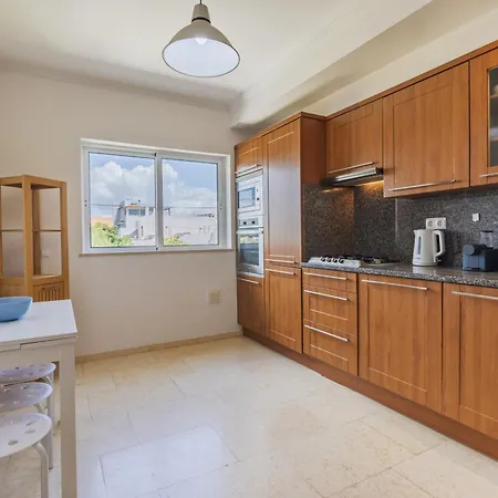 Apartment 2 Bedroom Relax In By Innkeeper *