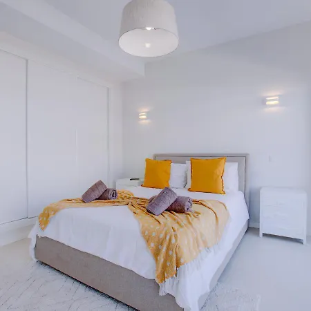 Luxury Townhouse With Pool In Alvor