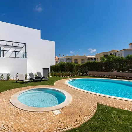 Luxury Townhouse With Pool In Villa