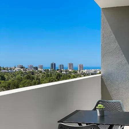 Pelican Aparthotel 4*