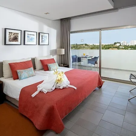 Pelican Aparthotel 4*