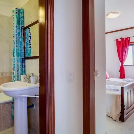 2 Bedrooms Balcony Flat Apartment *