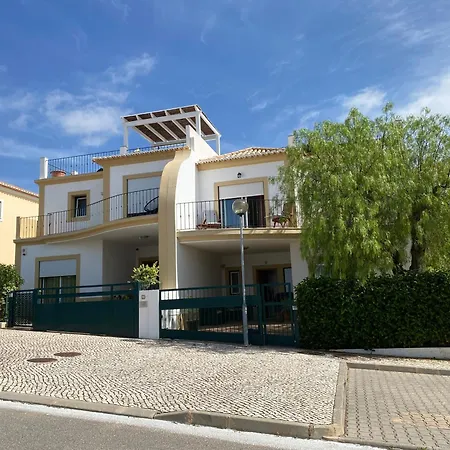Alto Ria Villa *