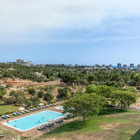 Pelican Aparthotel