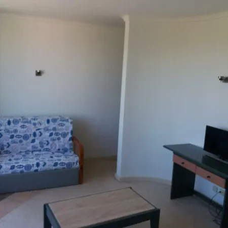 Vila Marrachique Al 98413 *