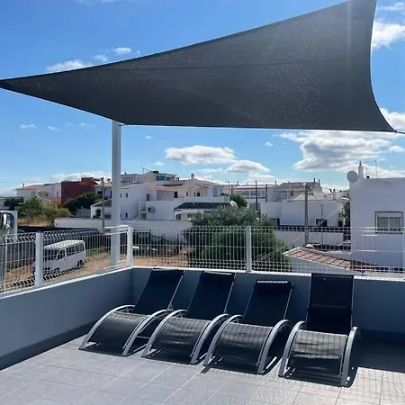 Spacious Villa. Large Rooftop. 4 Bedroom Sleeps 8 Villa *